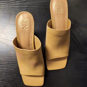 BRAND NEW Vince Camuto Camel Size 6 Arlinala Mules